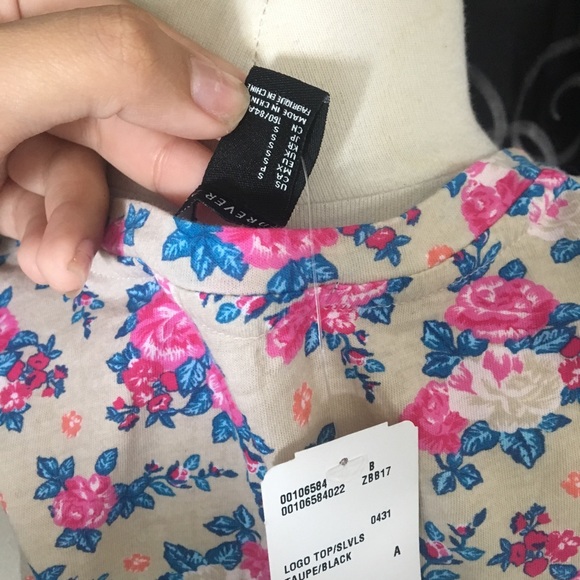 Forever 21 floral crop top size small - Picture 4 of 4